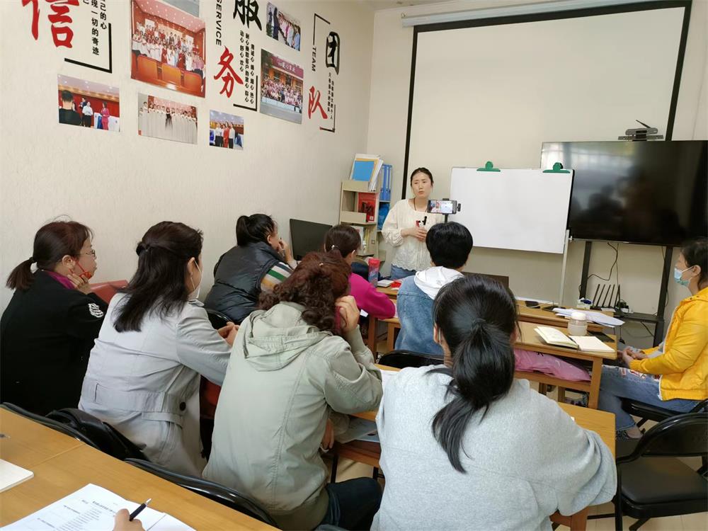 暖心家政高端月嫂育婴师介绍