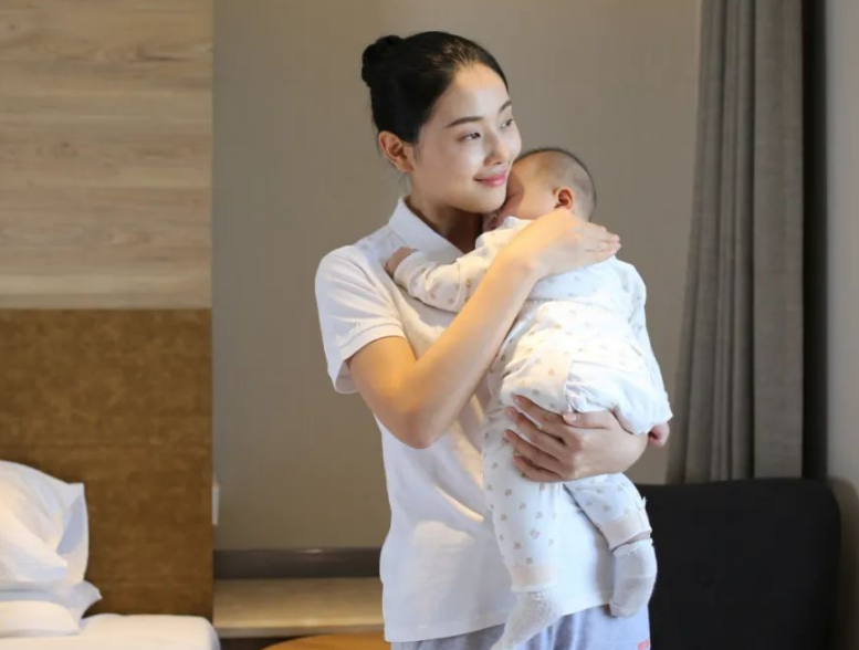 新生儿多久可以抱出门？需要注意什么？新手爸妈要知道