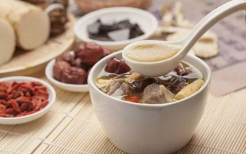 月子餐食谱－乌鸡汤