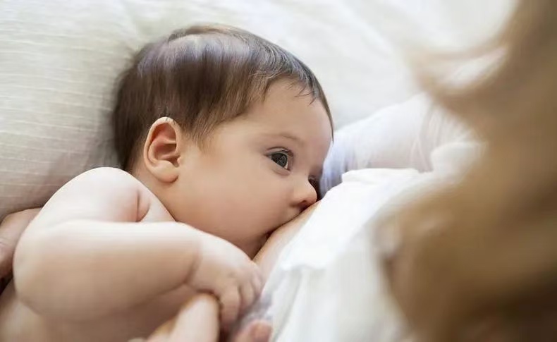 新手妈妈必看：母乳喂养的正确姿势，你做对了吗？