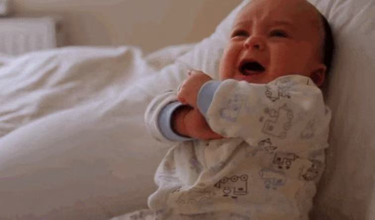 月嫂暖心提醒：这4个常见动作，可能悄悄伤害宝宝的听力，第一个不少新手爸妈还在做！